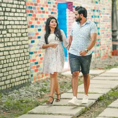Here is an example of my natural makeup service for a casual couple's maternity shoot. I focused on creating a fresh, glowing look that enhances her features without feeling heavy, perfect for comfortable and relaxed photos.