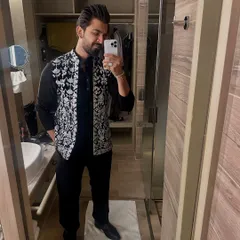 Serving looks before I serve the mic. Getting ready for a wedding in Phuket, this mirror selfie captures the pre-show excitement and my commitment to looking the part.