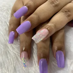 A lovely combination of lavender purple and chunky glitter. This shows how to balance solid colors with accent nails for a fun and stylish look.