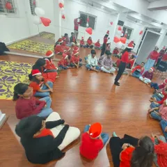 Here you can see our students gathered in a circle, playing games and enjoying the Christmas festivities. We love creating these moments where everyone can relax and bond outside of regular classes.