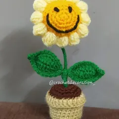 Brighten up any desk or dashboard with our smiley sunflower in a mini pot. This cheerful crochet plant is guaranteed to bring a smile to your face and adds a pop of color without needing any sunlight or water.