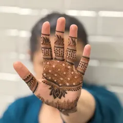 A candid shot of a simple and chic back of hand design. The dotted pattern on the palm and the delicate finger details are perfect for a minimalist look.