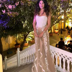 Shadi Szn doesn't always have to mean lehengas. For this look, we went with elegant separates, proving that modern silhouettes can be just as festive and impactful.