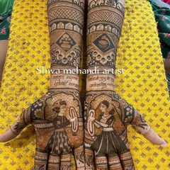 A beautiful depiction of the varmala ceremony on the palms, with the bride and groom exchanging garlands. The forearms feature jharokha windows and auspicious symbols.