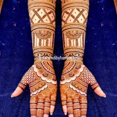 My philosophy is simple: I follow my bride's choice, not trends. This design is for the bride who loves elegance, with clean, symmetrical patterns on the arms and open palms for a look that is both royal and understated.