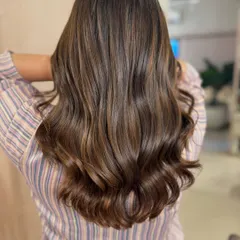 Another angle of this beautiful non-bleach brown balayage. The soft waves really show off the dimension in the color. (No filter)