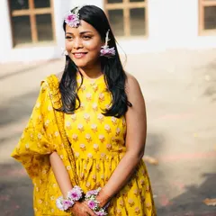 The bride's floral jewellery was custom-made to complement her yellow Haldi outfit. I chose delicate purple flowers to add a pop of contrasting color, creating a fresh and modern look for her pre-wedding celebration.