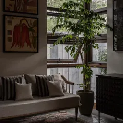 One of our favorite cozy spots in the Pràna house. The large corner window frames the garden like a living painting, making you feel surrounded by greenery even when you're inside.