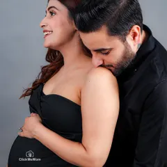 The journey to parenthood is a shared one. I love capturing these quiet, intimate moments between partners, where the world fades away and only the love for each other and your coming baby remains. This is a classic couples maternity portrait that focuses on connection and tenderness.