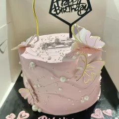 A lovely pink butterfly cake that's perfect for birthdays. The soft pink frosting is decorated with graceful butterflies and edible pearls, creating a delicate and feminine design.