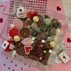 Fall in love with every bite. Our luxurious Valentine's Dessert Box is an explosion of treats, including chocolate-covered strawberries, fudgy brownies, heart-shaped cookies, and mini cupcakes.