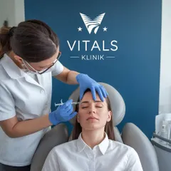 Here you can see the careful and precise administration of a Botox treatment. My focus is always on patient comfort and achieving a natural result that relaxes wrinkles while preserving your ability to express yourself.