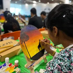 A close-up of the clock painting workshop we did with the LinkedIn team. It was a fun twist on our usual canvas painting and a great way to get creative.