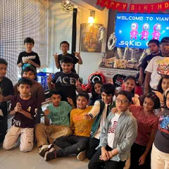 The entire SQKID GAME crew posing for a group photo. What an unforgettable 10th birthday bash!