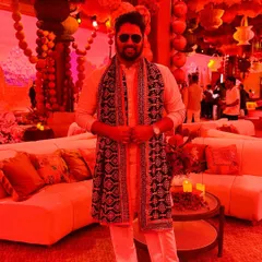 Another moment from the Jaipur event, surrounded by the stunning decor. The entire atmosphere was magical, and my sand art added a unique, narrative layer to the celebration of a family's love story.