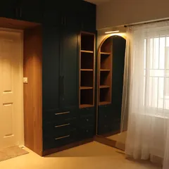 This deep green isn’t just a color, it’s a whole mood. This wardrobe, with its integrated mirror and open shelving, has serious main character energy.