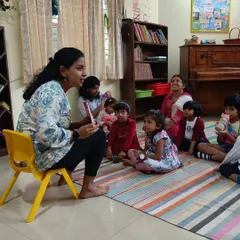 A storyteller engages with the children, asking them questions about the swimming journey of Ghum Ghum Ghariyal. This interactive dialogue helps build comprehension and critical thinking skills in a playful way.