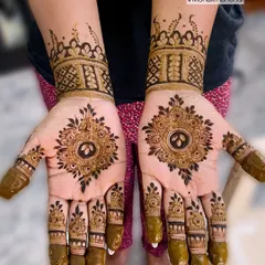 A gorgeous design for a wedding guest or a special occasion. This piece features a central mandala on the palm with detailed finger designs and a cuff-style pattern on the wrist.