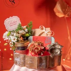 This festive hamper, set in a stylish metallic tray, is a perfect blend of tradition and modern elegance. It includes diyas, festive florals, and sweet indulgences, making it an ideal gift to send festive greetings to clients, colleagues, or friends this Diwali.