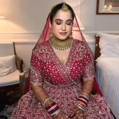 Another angle of this simple yet stunning bridal look. The makeup is designed to photograph beautifully, ensuring that even with your eyes closed, the soft shimmer and blended tones on the lids are visible.