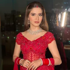 A closer look at this stunning reception makeup. The soft glam eyes and perfectly defined features create a look that is as timeless as love itself.