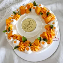 A classic mango cake designed for Mother's Day. I decorated this one with a beautiful wreath of fresh mango chunks, piped cream, and tiny leaves for an elegant, fresh look.