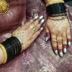 Another look at the rich color of the final henna stain, beautifully complemented by traditional bangles. A dark stain is a sign of good quality, pure henna.