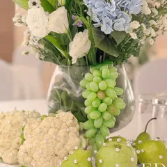 A truly unique centerpiece from the Sehrabandi, where cauliflower and pears adorned with tiny pearls are arranged with grapes and a bouquet of white and blue flowers. This is turning nature into art.