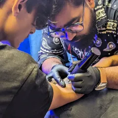 Here I am focused on the details of an eagle tattoo. Every session involves intense concentration to ensure the final piece is perfect. I always use disposable gloves and sterilized equipment.