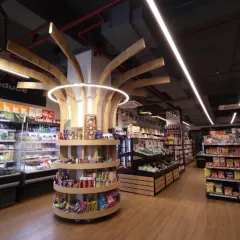 Inside the Epicure store, I designed a layout that balances open aisles for easy navigation with well-organized product displays. The central wooden structure adds an organic, artisanal feel that aligns with the gourmet brand identity.
