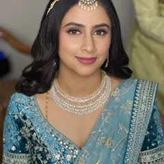 A key skill that will set you apart is my signature foundation-free makeup technique. I teach you how to achieve this kind of radiant, natural-looking skin through expert prep and product selection, a skill highly sought after by modern brides.