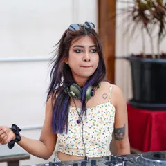 A candid moment from a daytime party. Sundowner gigs are a great opportunity to play a different style of music and connect with the crowd in a more laid-back setting.