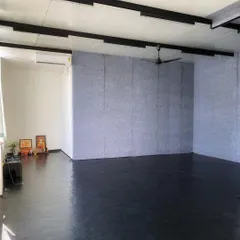 Another angle of the studio, showing the textured acoustic panels on the walls that ensure a quiet environment. In the corner, you can see a small, personal space for reflection.