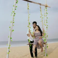 Having fun on a beach swing in Gokarna. A pre-wedding shoot should be enjoyable, and I love capturing these playful, candid moments.