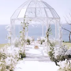 For this destination wedding in Bali, I envisioned a mandap that felt both ethereal and one with nature. A modern glasshouse perched on a cliff, overlooking the ocean, created a breathtaking backdrop for a truly romantic garden soiree.