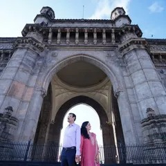A grand 25th-anniversary portrait at the Gateway of India. I photograph all kinds of family milestones, creating epic and memorable images at iconic Mumbai locations.