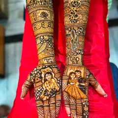 I create custom mehndi for all of life's big moments, including baby showers. This design features beautiful portraits of the 'Mom to be' and 'Dad to be', along with baby-related symbols. It’s a unique way to celebrate the new journey ahead.