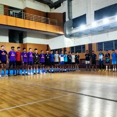 Before every game and practice, we come together as a team. Here I am talking to the players, setting the goals for the session and making sure everyone is focused and ready to give their best.