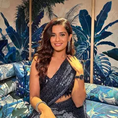 The incredibly talented Sonal Devraj of Team Naach looking absolutely stunning in our modern diamond jewellery. I chose these dangling earrings and stacked bracelets to add extra sparkle to her sequin saree for a glamorous event.