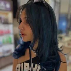 A cool and edgy look with this deep blue color. The layered cut adds texture and movement, making the creative color even more dynamic.