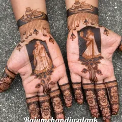 This design focuses on the Karwa Chauth rituals. One palm shows the couple together, while the other shows the wife with the puja thali and sieve. The hanging jhumkas and lotus details on the fingers complete the look.