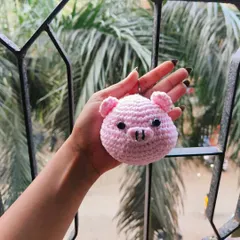 A close-up of my new crochet pig keychain. I focused on getting the round face and perky ears just right. It’s such a cheerful little accessory.