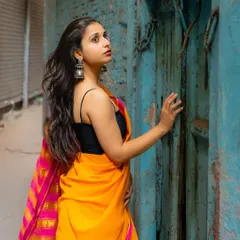 The old blue door in this alleyway provided a perfect splash of color and a point of interest for this exploratory pose.