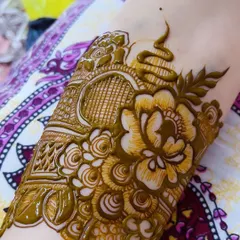 Another detailed look at a floral cuff design. Notice the shading that gives the flower a three-dimensional effect.