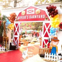 Welcome to the barnyard! This vibrant and playful entrance set the stage for a fun-filled farm adventure. We use large-scale props, a red carpet walkway, and cheerful balloon arrangements to create an exciting welcome for the little guests.