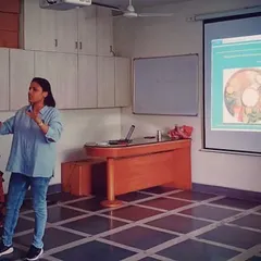 Using visual aids like the food pyramid helps me explain complex concepts like balanced diets in a simple way. In this corporate wellness session, I am discussing how to build a healthy plate to maintain energy levels through the workday.