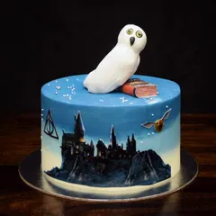For all the Potterheads, this one's for you. I hand-painted the Hogwarts silhouette onto this cake and topped it with a fondant Hedwig and a golden snitch. It’s a magical centerpiece for any Harry Potter themed celebration.