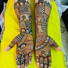 A stunning bridal design featuring the Taj Mahal, a symbol of eternal love. This intricate pattern is perfect for brides who want a unique and meaningful design.