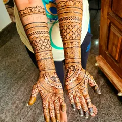 A full view of the henna I did for a client's Seemantha ceremony. The design includes the initials of the parents-to-be.