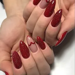 A glamorous red glitter set, perfect for a party. The negative space heart detail adds a modern touch.